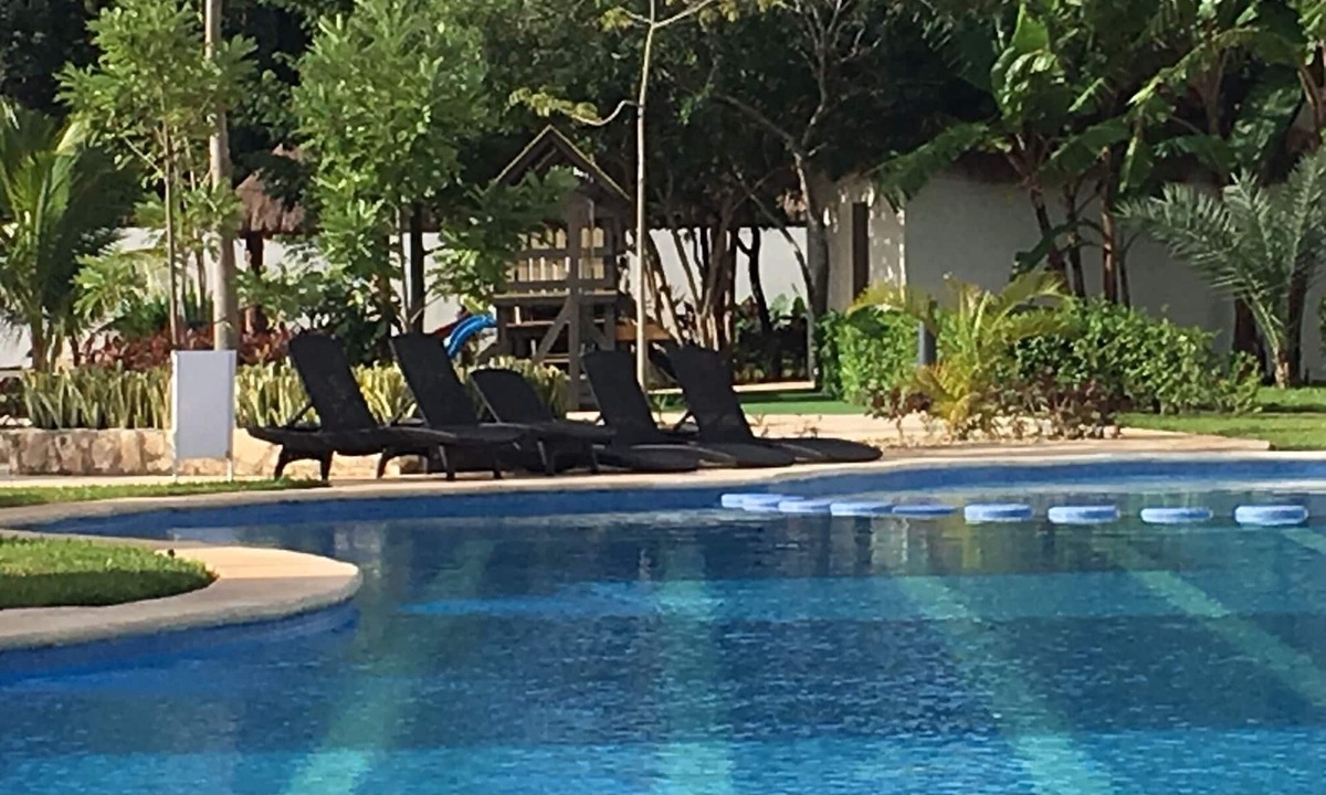 Puerto Juarez House | 15 Minutes From Xcaret, Cenotes & the Beach-Gated Pool Condo + Fast Wifi + roof.