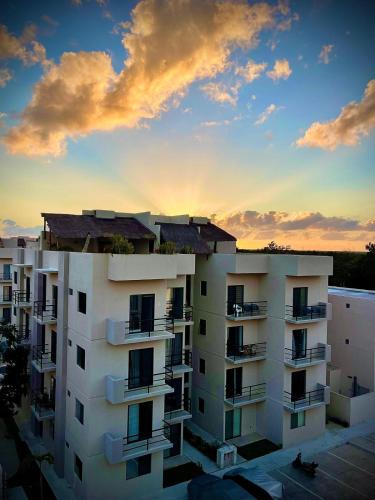 Puerto Morelos Apartment | 2 pools,long stays,peaceful complex,relax,WiFi,remote work,8mins drive to beach,casa Yellowstone