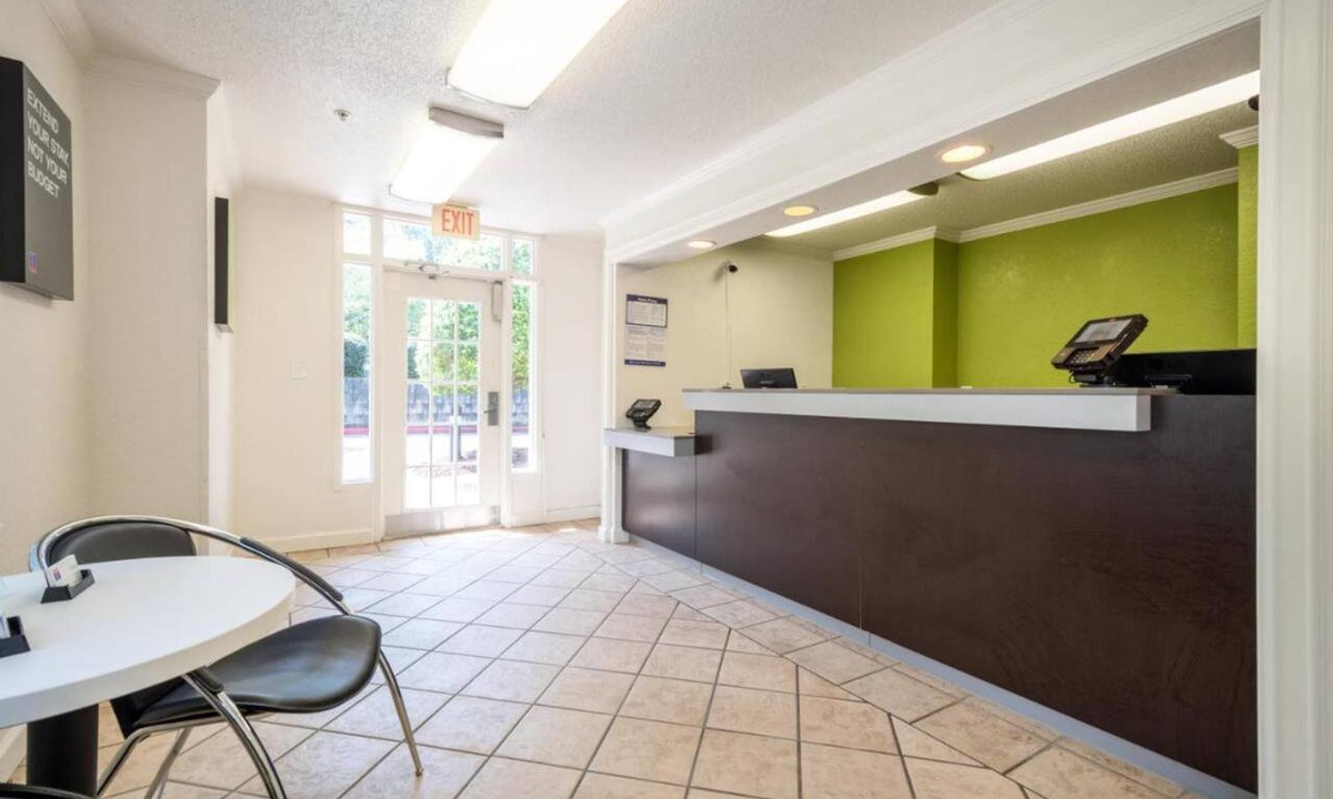 Gwinnett Place Apartment | 2 Queen bed | Smoking