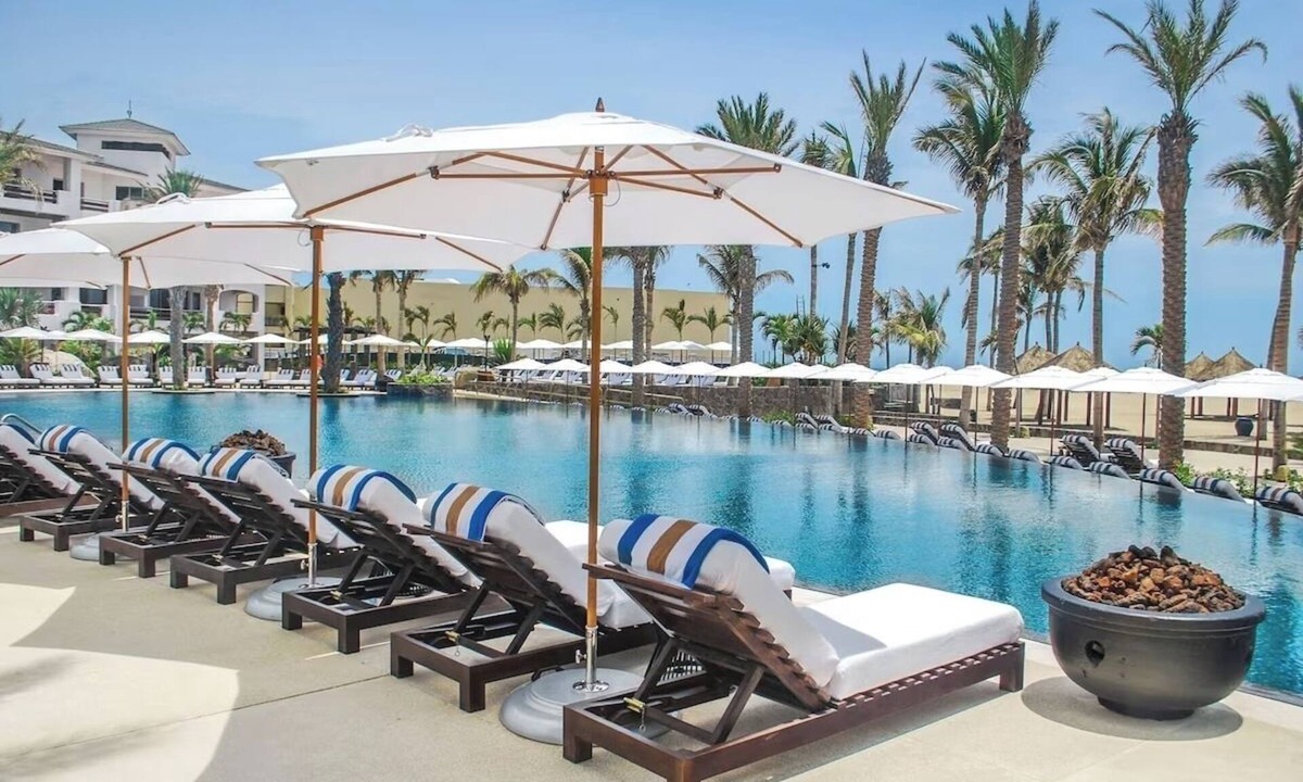 Zona Hotelera Hotel | 2 Stylish 2BR Suites Overlooking Kids' Pool – Close to San José Art District