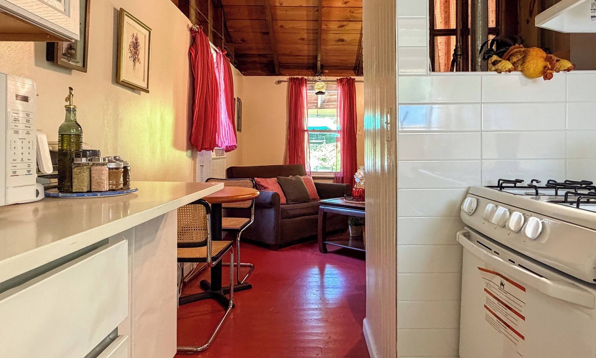 Sparrow Bush Cabin | 2bed small, Rustic cabin, Patio, games, 5 min to DE river, 8 min to Port Jervis.