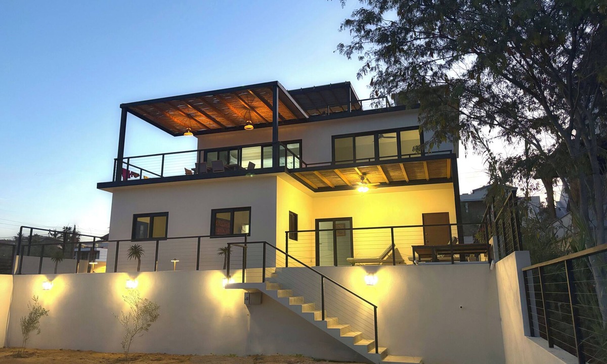 Los Barriles House | 3-bedroom house. 3 block from downtown, 5 from beach. Stunning Ocean Views. Pool