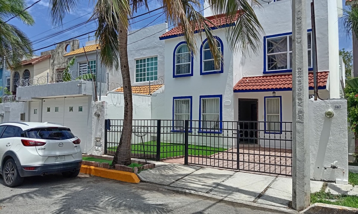 Downtown Cancun House | 3-bedroom house in awesome Cancún with WiFi, AC