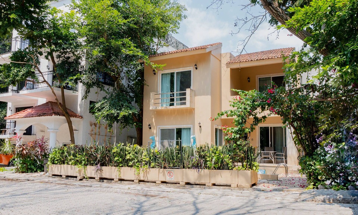 Playacar House | 4 Bedroom home in Playacar Phase 1 with Private Pool by BRIC Vacation Rentals