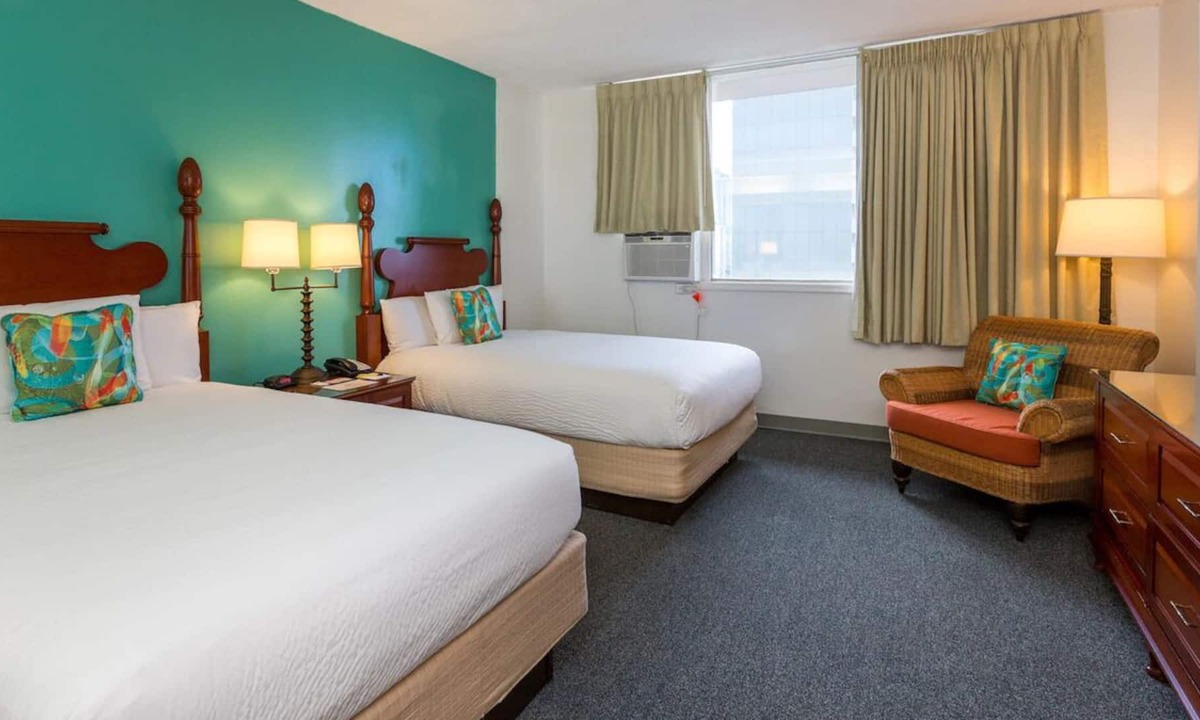 Ala Moana House | 4 x Deluxe Two Doubles Room at Pagoda Hotel