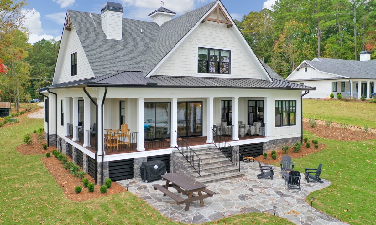 Eatonton House | 5 King Bedrooms En Suite!Complimentary paddle boards, kayaks, canoe, paddle boat
