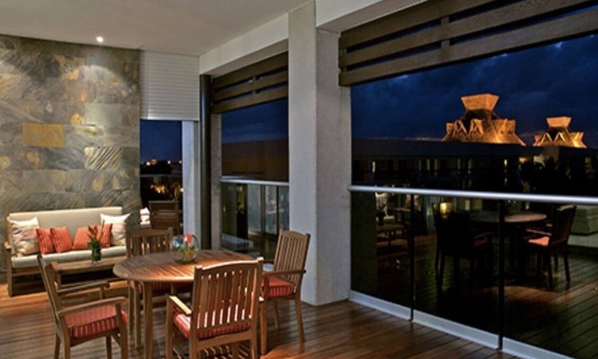 Centro House | A Luxury Paradise with Fantastic Entertainment