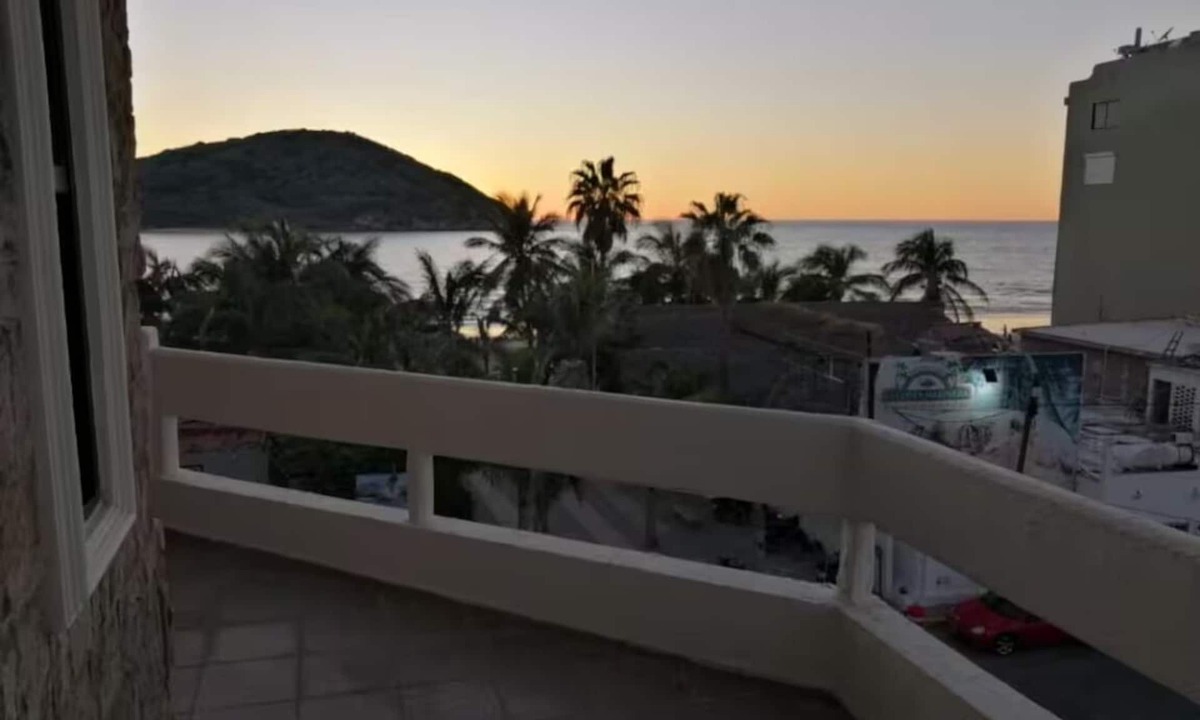 Zona Dorada Apartment | Apartment with balcony and ocean view