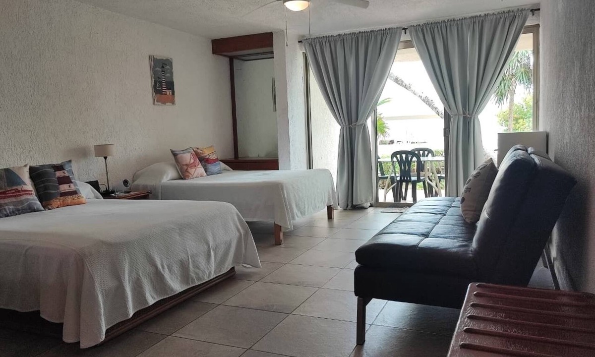 Zona Hotelera Apartment | Beach Front Flat!