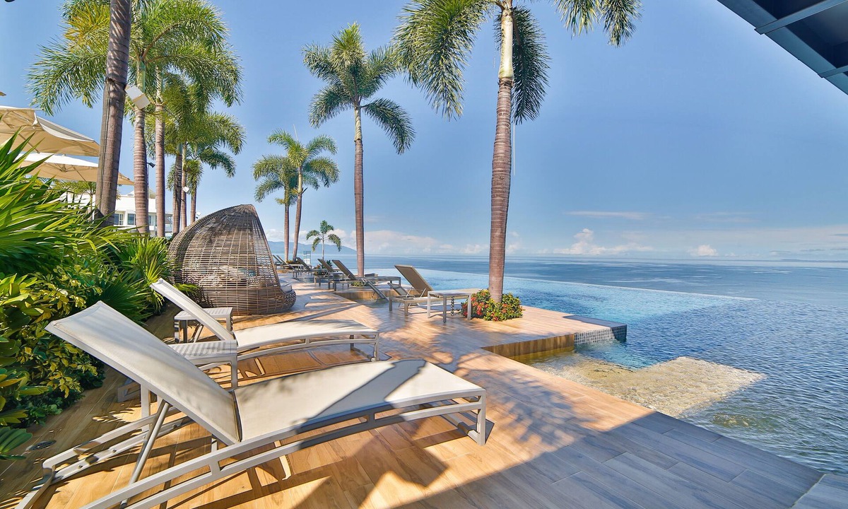 Amapas Apartment | Beachfront Luxury + Direct Beach Access + Rooftop Pools + Views