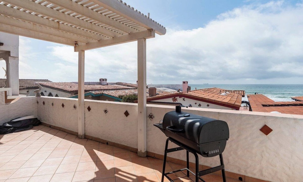 Rosarito House | Beachfront Rosarito Home Ocean Views & Rooftop BBQ Deck Sleeps 6