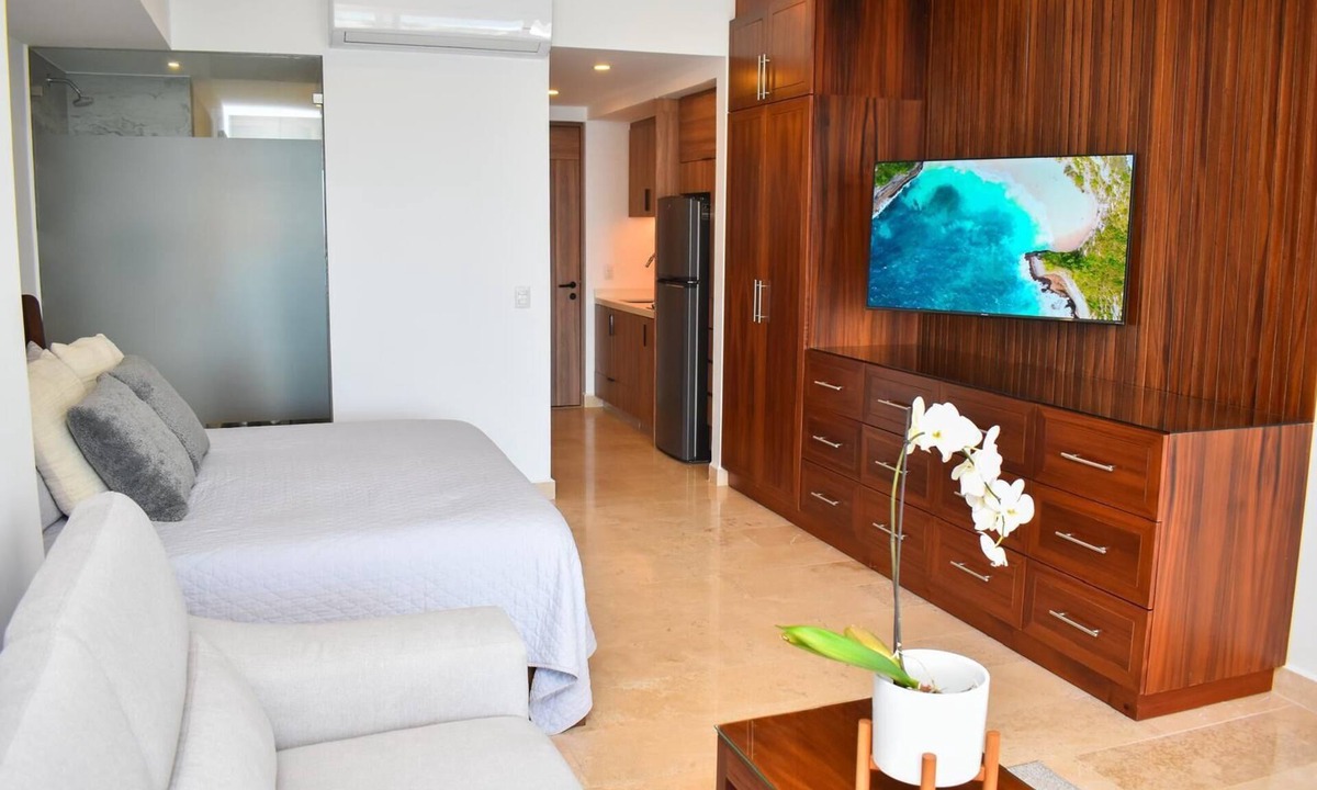 Las Glorias Condo | Beachfront Studio at Harbor 171, Puerto Vallarta – Ocean Views & Pool + Beach!