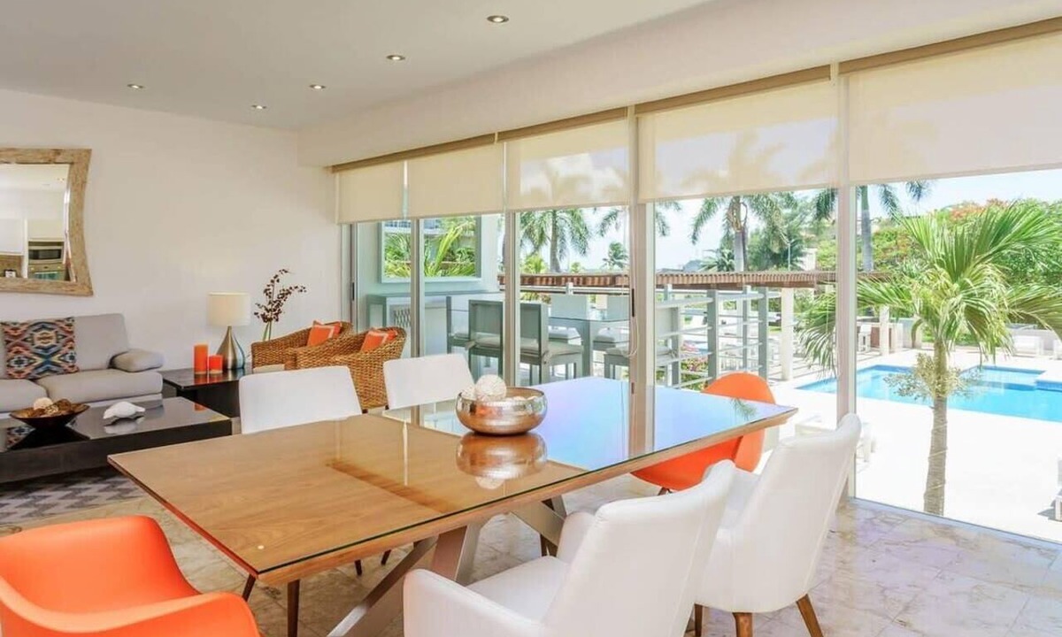 Downtown Condo | Beachside Pool Condo 1 block to 5th Ave & Gym