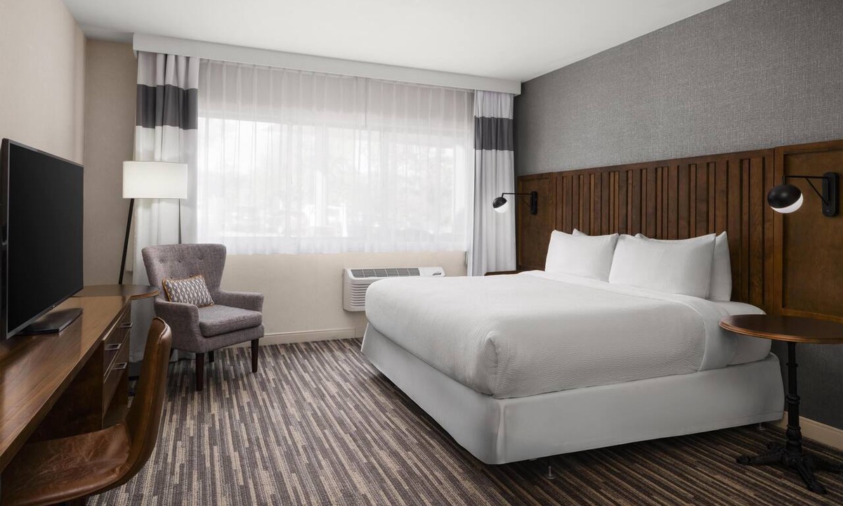 Plainview Hotel | Best Western Premier Plainview-Long Island Hotel