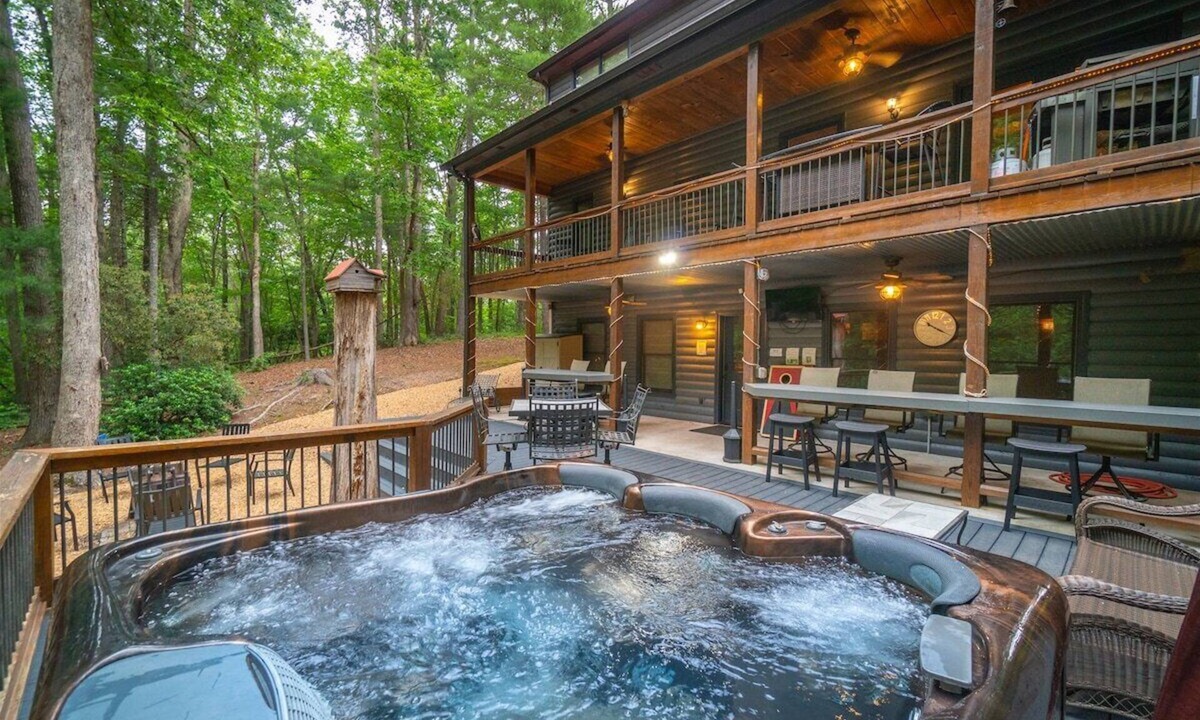Sautee Nacoochee Cabin | Big Timber: 4BR cabin with hot tub, fireplace, lake views, and room for 14.