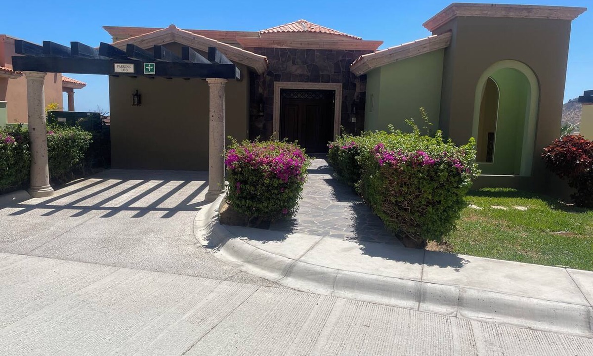 Paraiso Escondido Resort | Cabo home with 3 bedrooms, private pool, hot tub and access to great resorts.