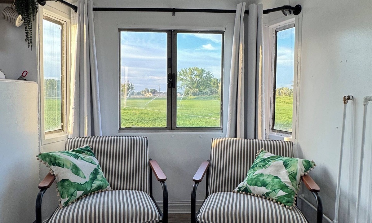 Moreland Villa | Caboose on a quiet country road with WiFi, AC