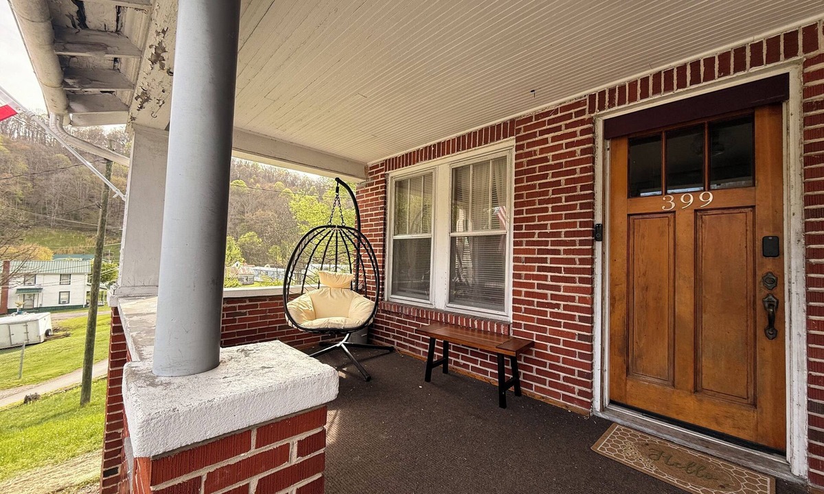 Freeman House | Charming 2-bedroom trail house in Bramwell, WV