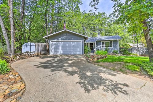 Lakehead-Lakeshore House | Charming Shasta Lake Retreat: Boat, Hike & Fish!