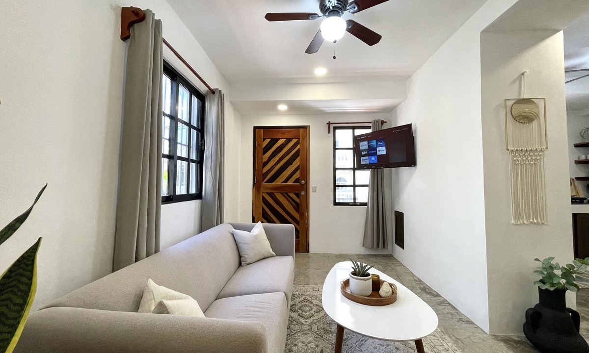 La Gloria House | Chic House W/Ocean View. KING Bed. FREE WIFI. AC. Serene Patio