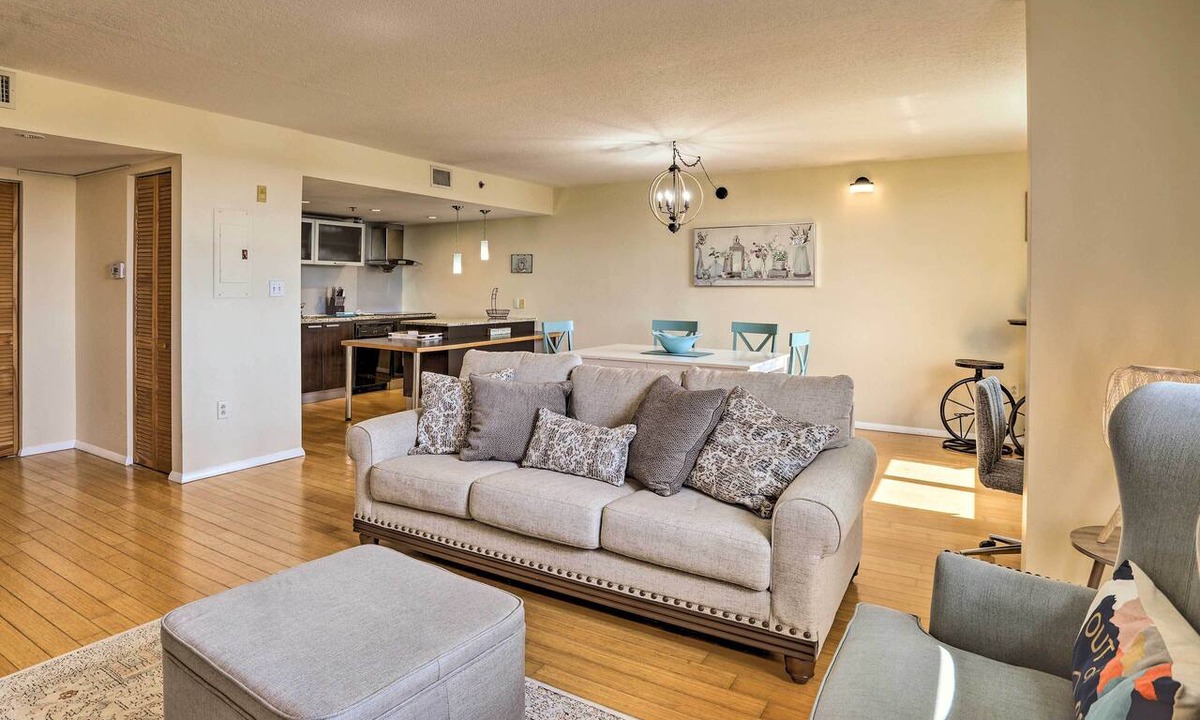 Clearwater Condo | Convenient Clearwater Condo < 4 Mi to Beach!