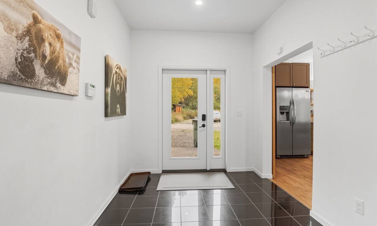 Spenard Apartment | Creekside 3BR Retreat Near Downtown, Airport & Fish Creek
