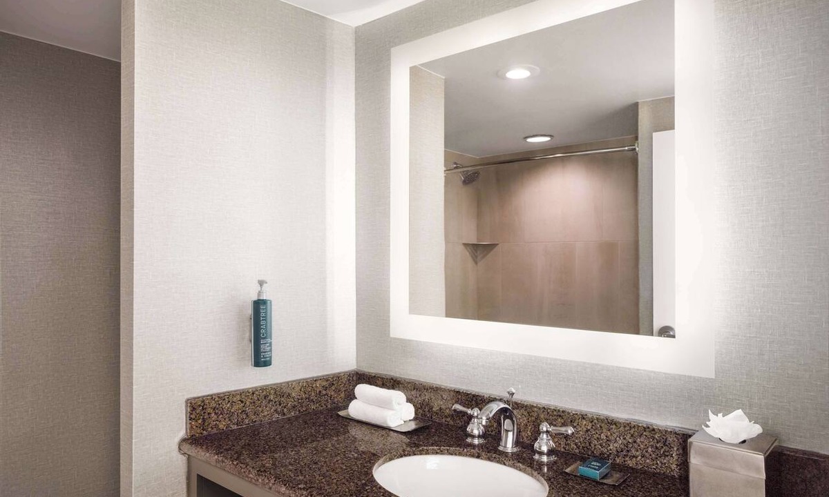 St. Johns Hotel | DoubleTree by Hilton Austin