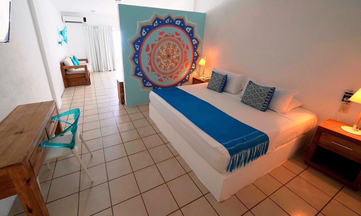 Amapas Hotel | Emperador Vallarta Beachfront Hotel and Suites