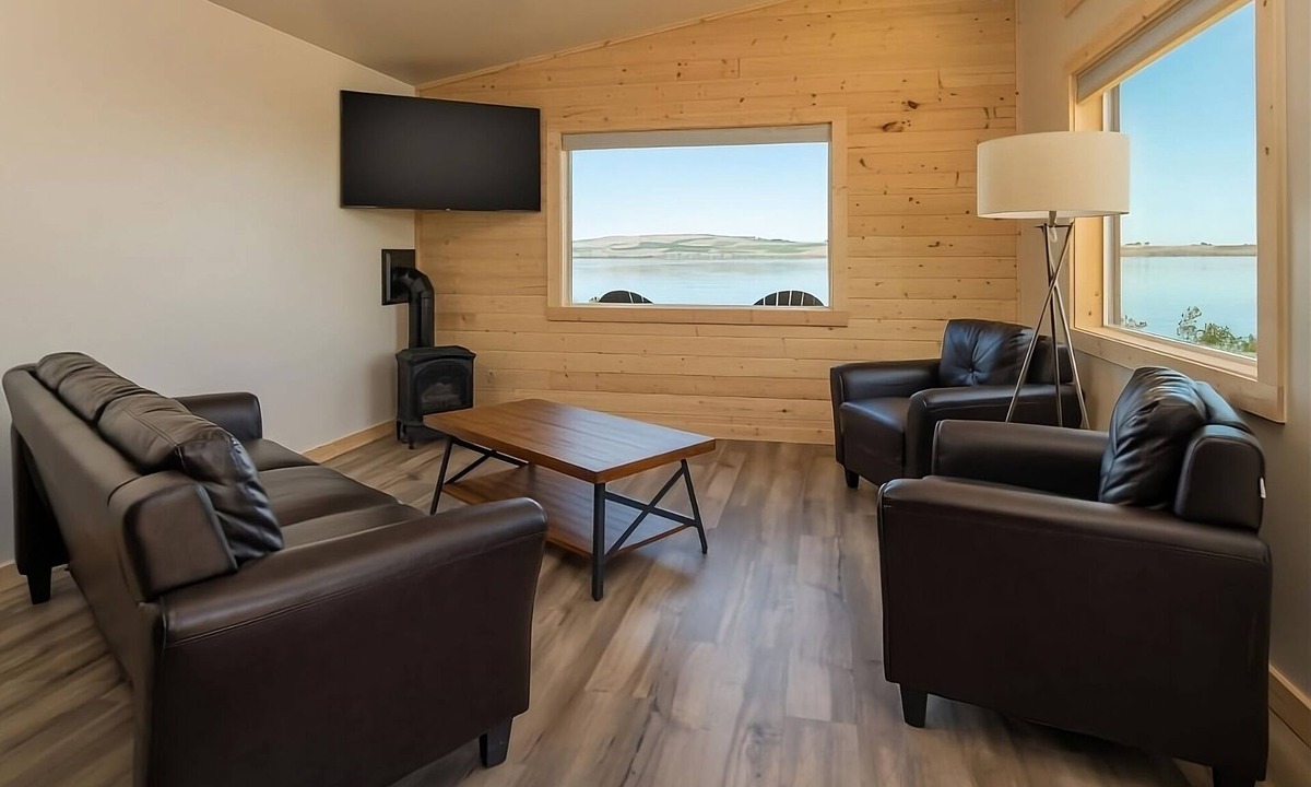 Boardman Hotel | Enjoy Stunning Views Of the Columbia River! Parking & Outdoor Pool