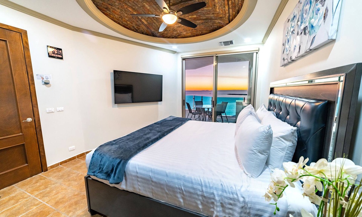 Sandy Beach Condo | Esmeralda Beach Resort 3 Bedrooms Condo B 902