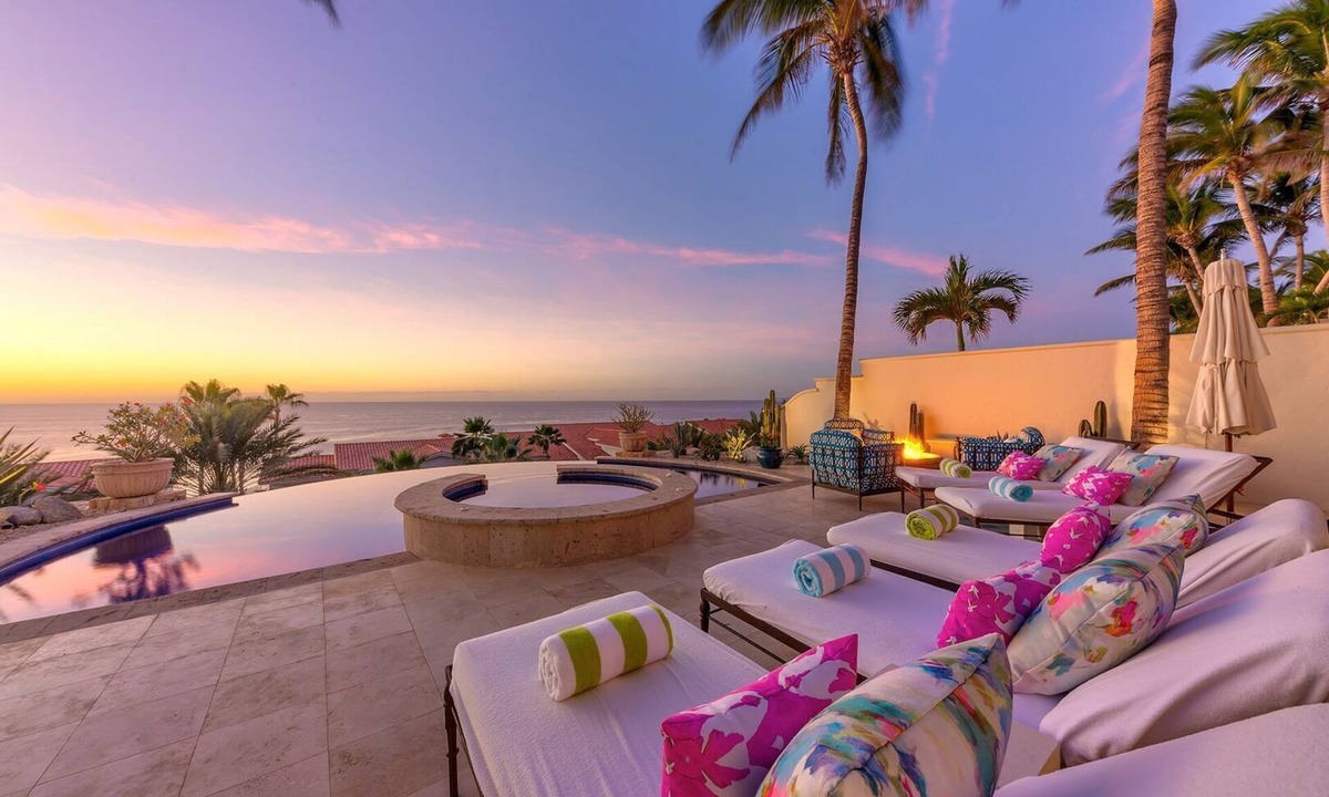 Palmilla Villa | Exceptional 5-Bd Del Mar Villa, Steps to the Beach — Chef & Butler Incl.
