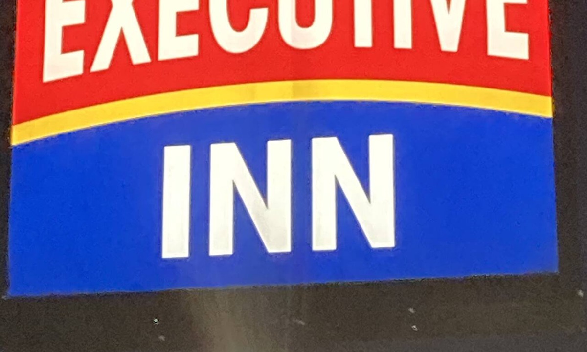 McPherson Hotel | Executive Inn