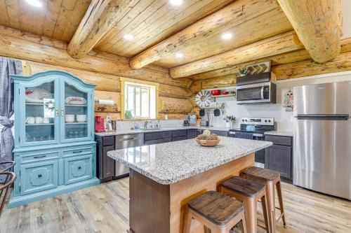 Gusher House | Explore Uintah Basin: 'Rustic Cliff Ranch A' Cabin