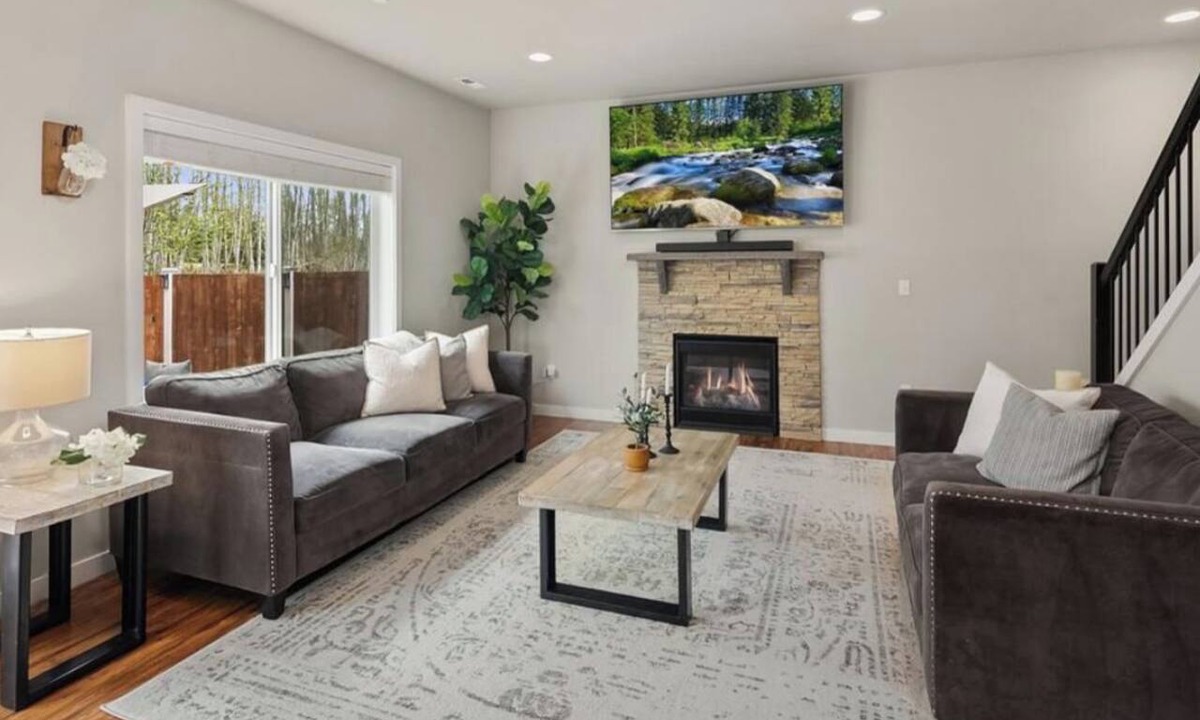 Holly House | Fantastic South Everett 4 bedroom, 2.5 bath home