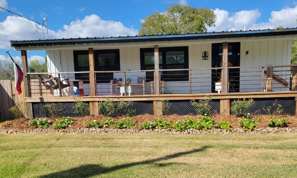 Dickinson House | Farmhouse close to Galveston Bay & Beaches, Kemah. Boating, Fishing& Kayaking