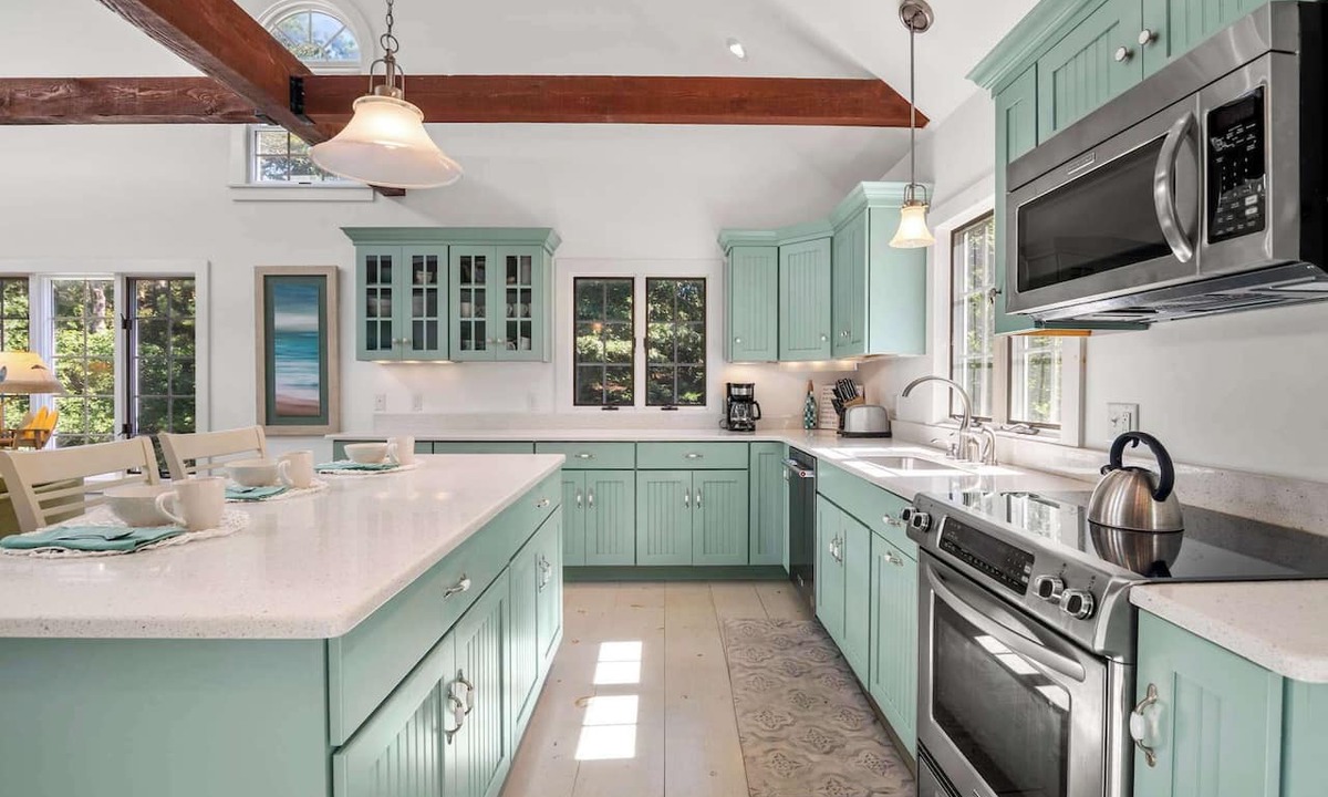 East Harwich House | Fire Pit, Sun Room, Central AC, and Games!