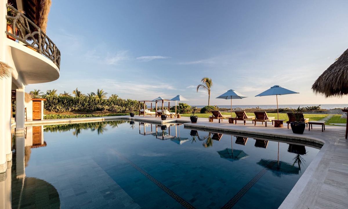 Barra de Colotepec Villa | Grand Oceanfront Villa w/Pool & Beach Access