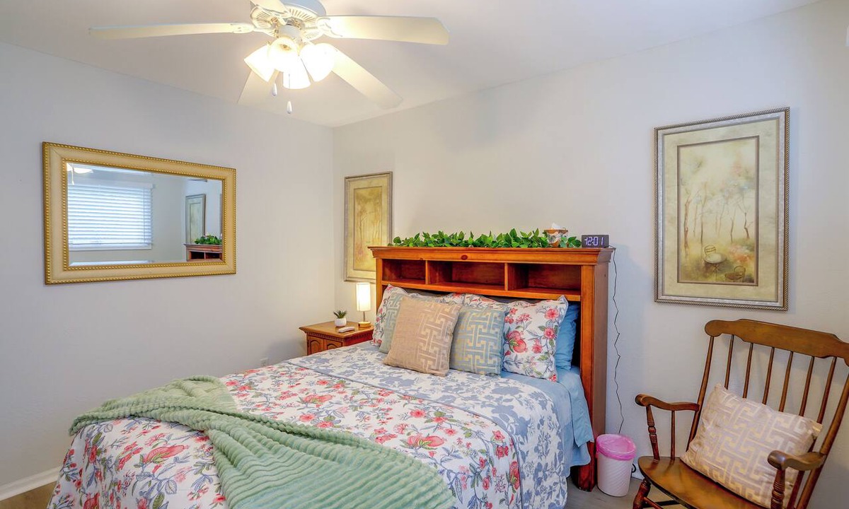 Bedford Cottage | Group-friendly Rambler w/Fenced Backyard & Deck
