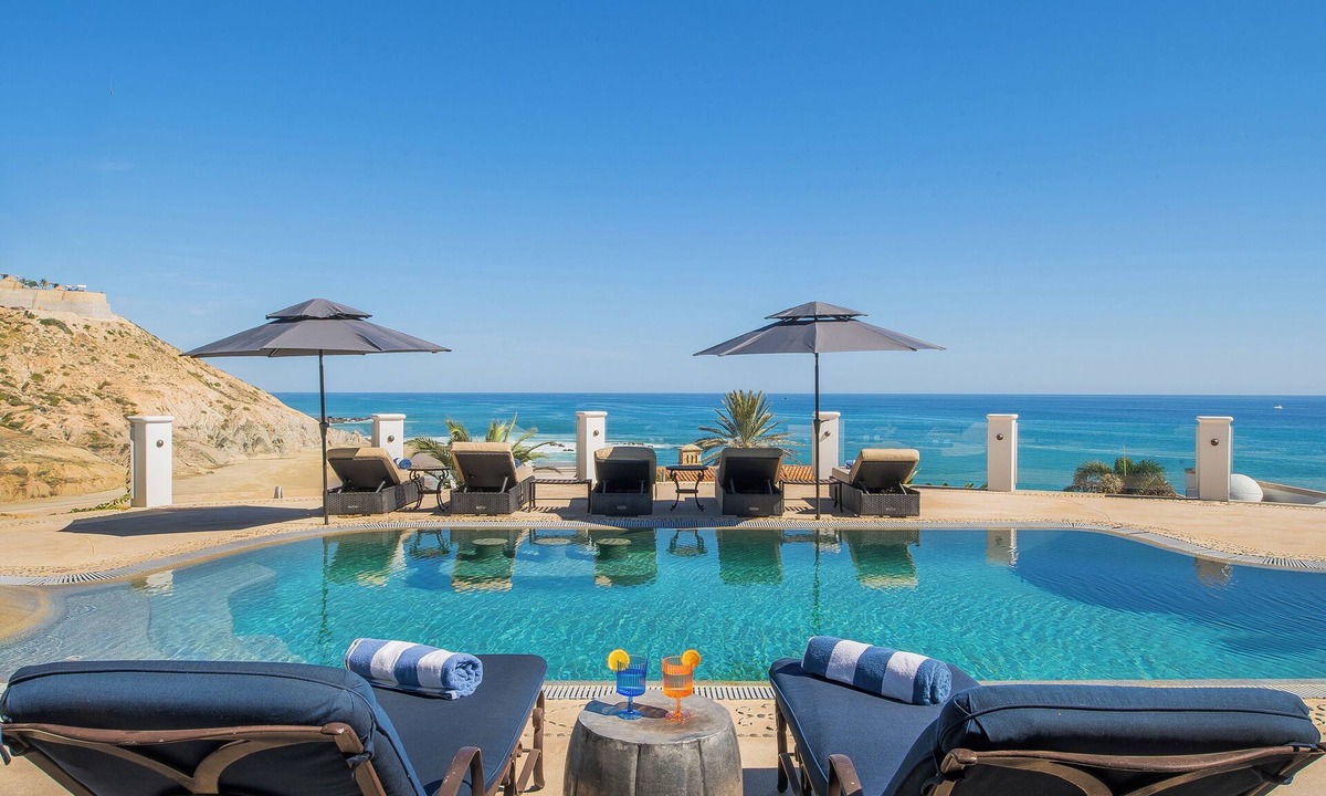 San Jose del Cabo Villa | Hacienda-Style Villa Steps to Swimmable Beach w/Pool, Hot Tub & Ocean Views