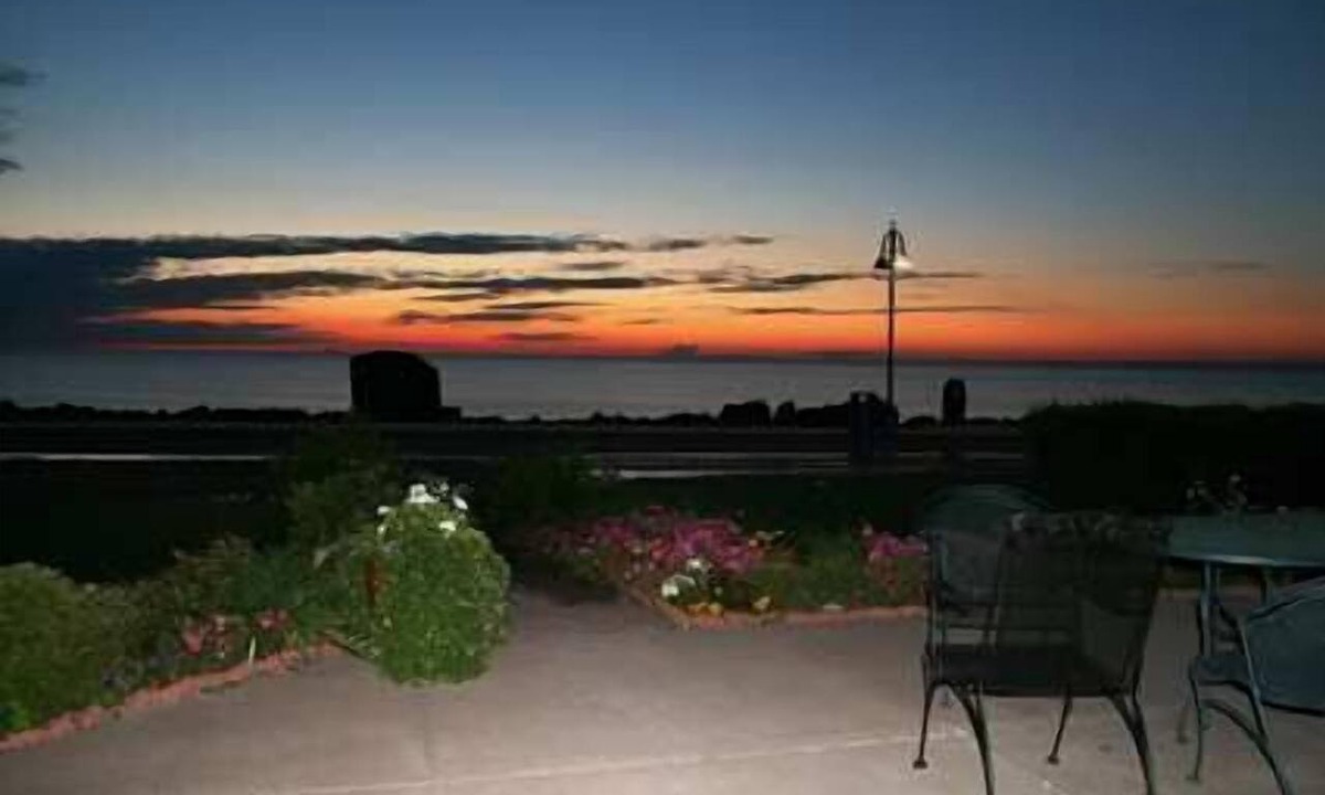 Canal Park Hotel | Hampton Inn Duluth Canal Park