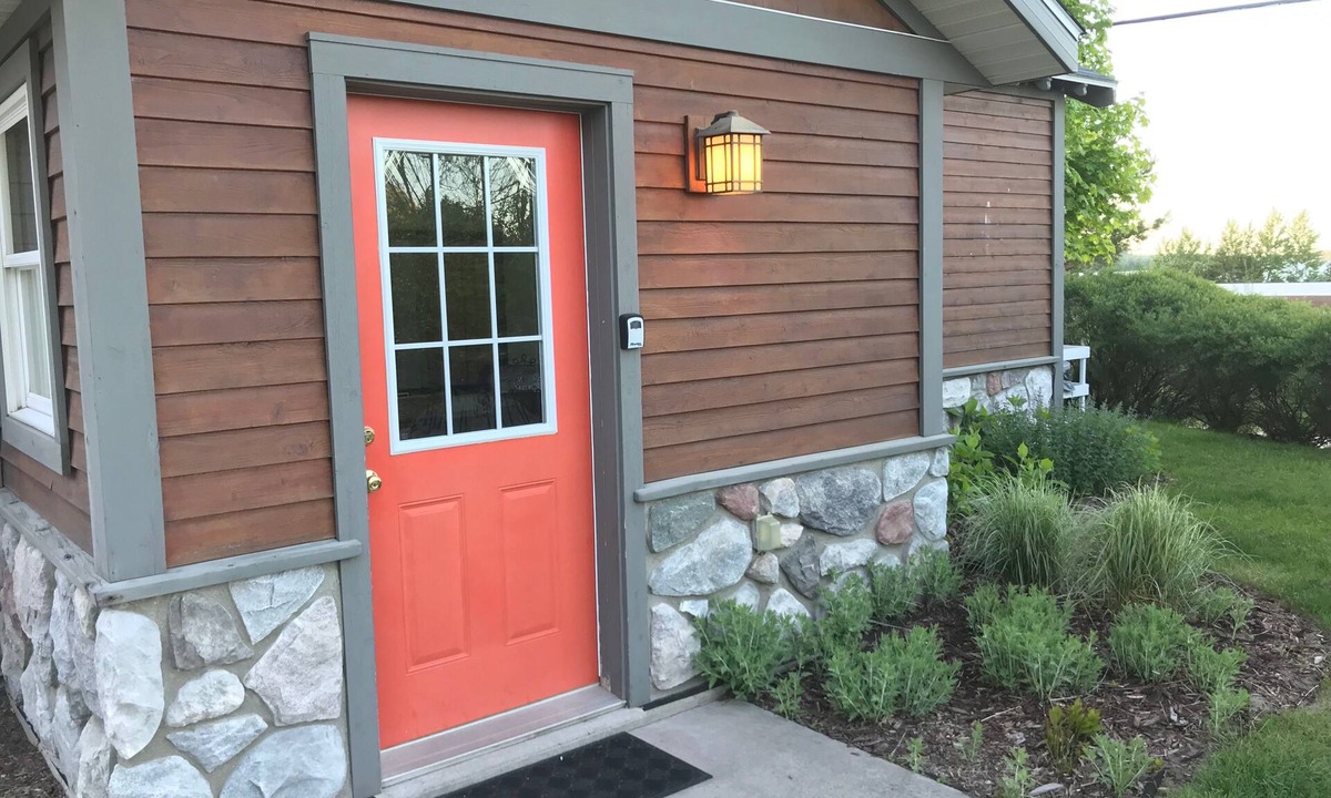 Munising Cottage | Harbor cozy cottage, Walk to Lake Superior, Cruise boats, Ice Cream, Pubs &More!