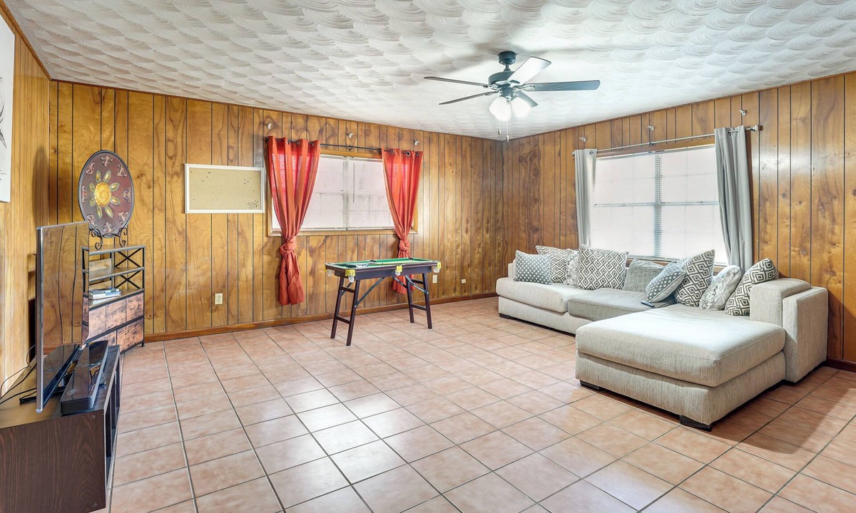 Interlachen House | Hike & Fish! Wooded Family Getaway in Interlachen
