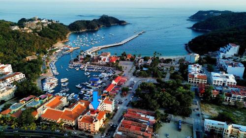 Santa Maria Huatulco Apartment | Huatulco 4 bdrm Penthouse-walk to Beach & Marina