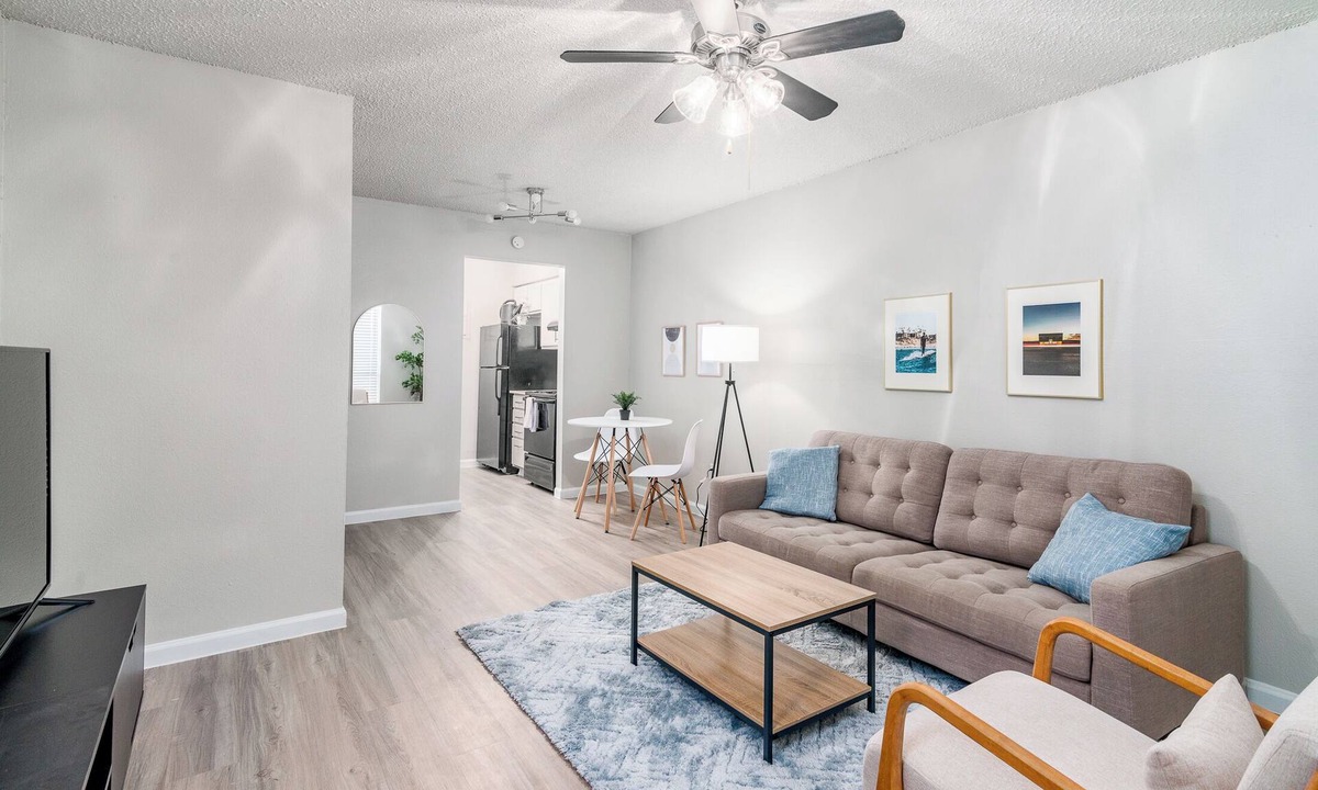 Triangle State Apartment | Hyde Park Escape