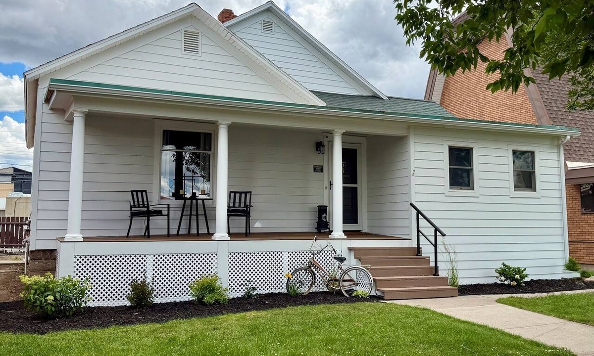 Glendive House | Jury’s Rest | Historic Downtown Home with a Story