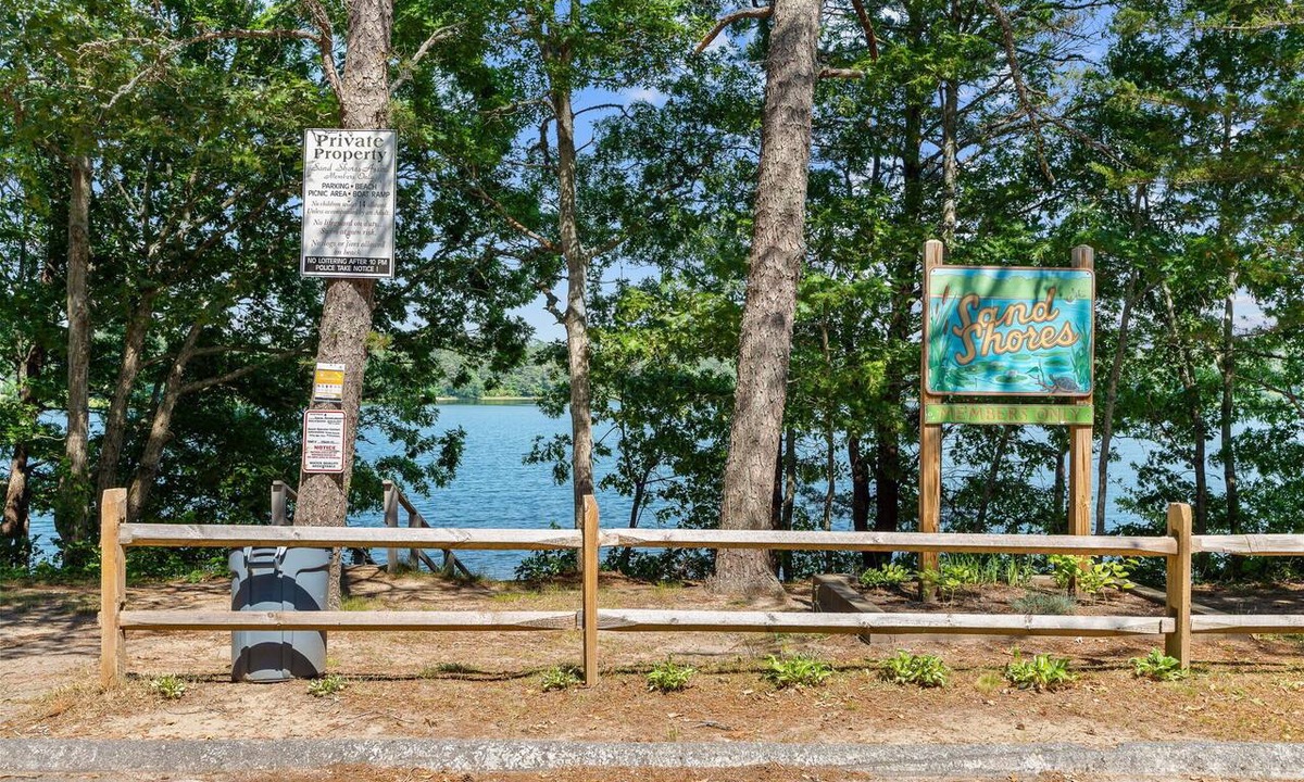 Marstons Mills House | Lakeside Cape Cod Family Retreat, Fire Pit, BBQ and Nearby the beach!