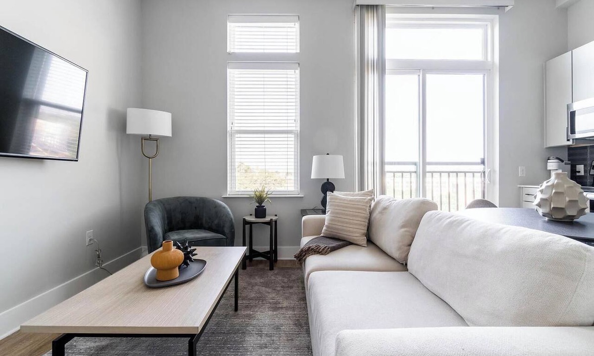 Downtown Apartment | Landing | Beautiful Studio, Gym, Courtyard