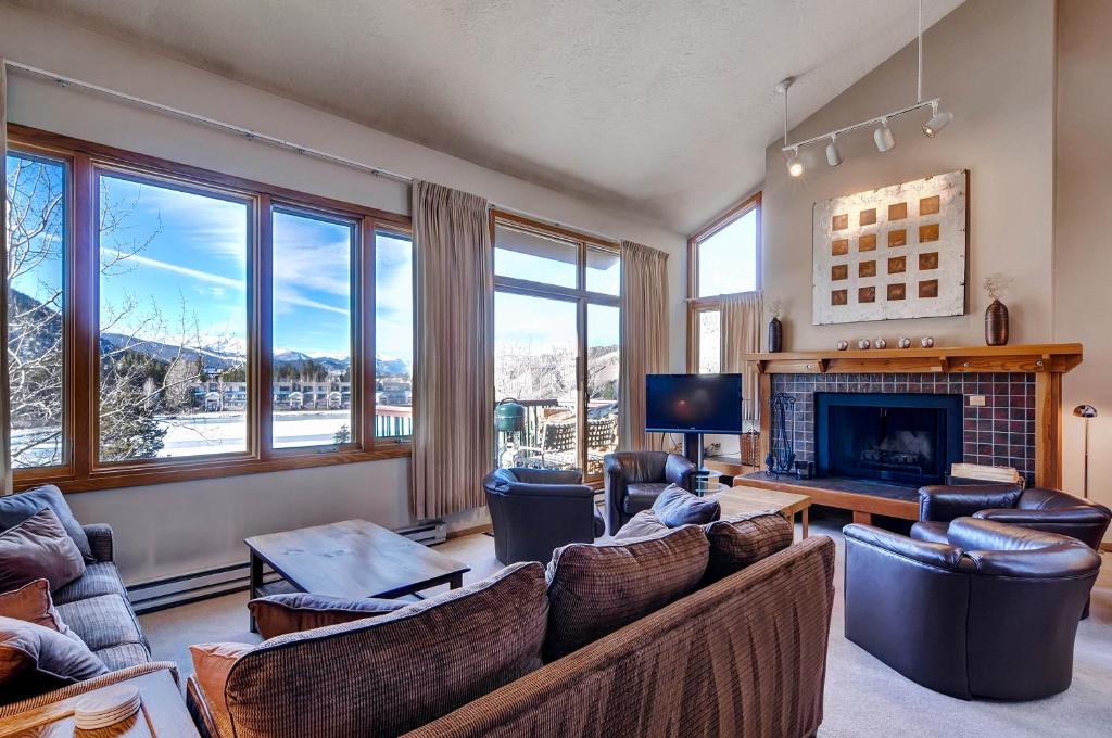 Lakeside Village Apartment | Lenawee 1735