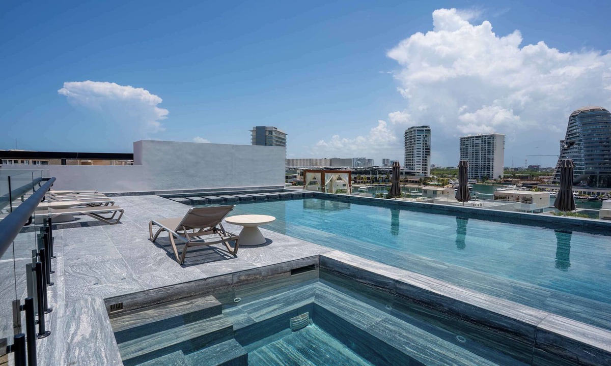 Zona Hotelera Apartment | Luxe Apt | 3BR | Rooftop Pool Marina & Shopping