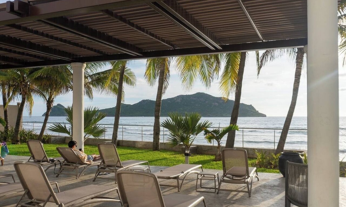 Zona Dorada Apartment | Luxe Oceanfront Condo in Golden Zone